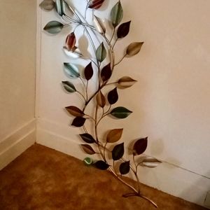 Metal leaf accent wall mount decor